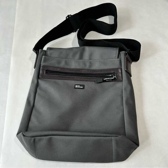 Derek Alexander Unisex Crossbody Tech Bag - Picture 2 of 11